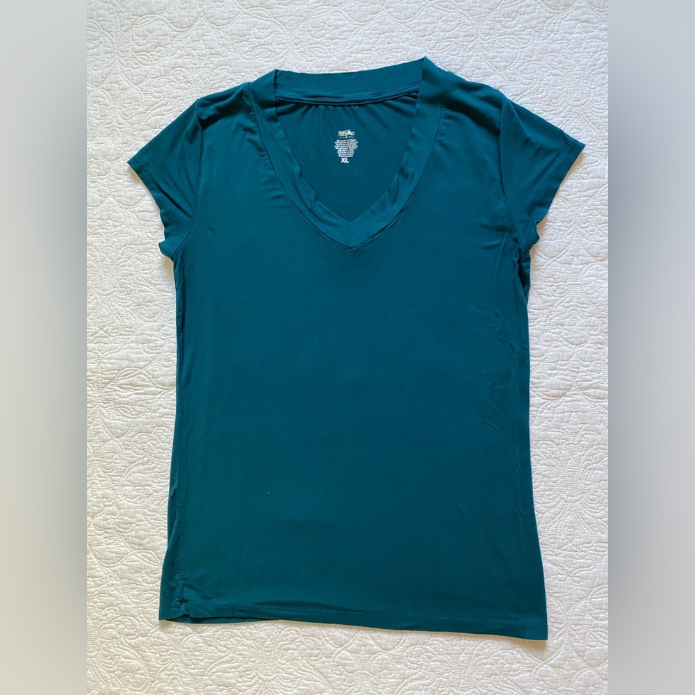 Mossimo XL v-neck top XL